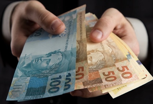 Prefeitos, vereadores e agentes políticos terão revisão salarial