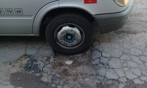 Motoristas reclamam de buracos em ruas de Lafaiete