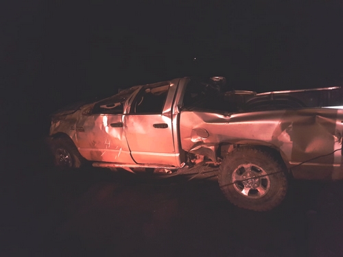 Motorista faz ultrapassagem, capota o carro e morre na MG 129