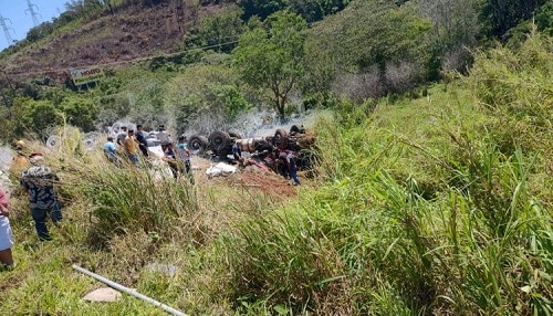 Caminhoneiro morre em acidente no trevo de Barbacena