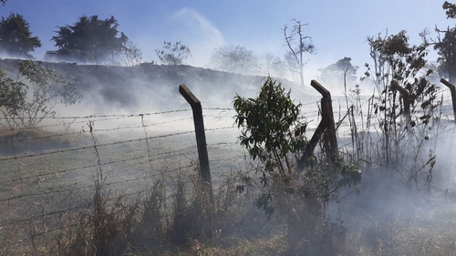 Incêndio no entorno de hospital assusta