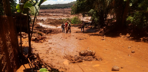 Famílias procuram por desaparecidos em Brumadinho