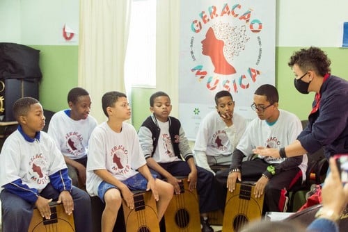 Concerto encerra oficinas musicais com crianças e jovens do Roda Moinho