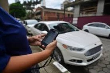 Com reclamação de usuários, empresa de estacionamento rotativo prega rigor na fiscalização