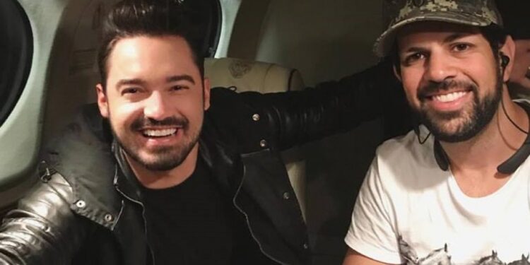 Fernando e Sorocaba se surpreendem com vaca no meio da rua em Lafaiete