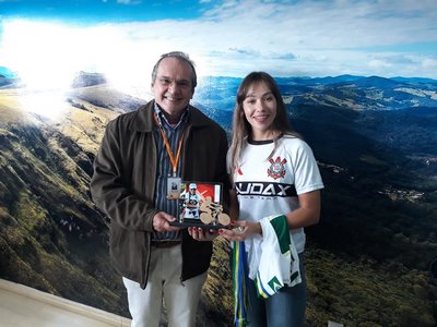 Ciclista campeã é homenageada em Ouro Branco