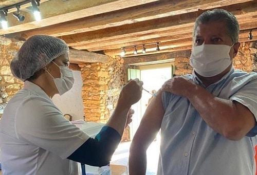 Mário Marcus recebe 1ª dose da vacina contra a Covid-19