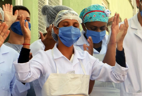 Equipe de clínica de hemodiálise em Lafaiete recebe homenagem
