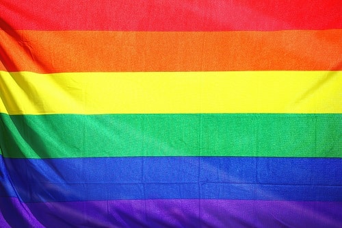 Projeto busca criação de comissão dos direitos de pessoas LGBTQIA+