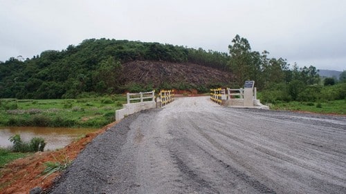 Inaugurada ponte em Sismaria. A próxima é no Amaro Ribeiro