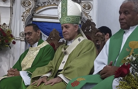 Padres assumem novas paróquias na região