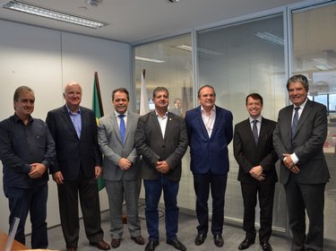 Deputado e prefeitos da região reúnem-se com secretário de Estado