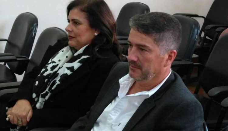 Férias de prefeito levantam rumores sobre renúncia