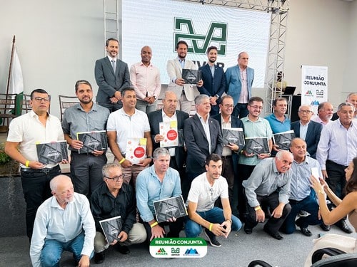 Municípios aderem ao programa “Minas Livre” durante reunião de associações regionais