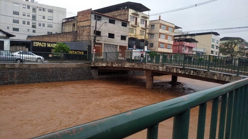 Região sofre com chuvas e cidades já têm pontos de alagamentos