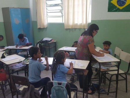 Escolas municipais voltam às aulas hoje em Lafaiete