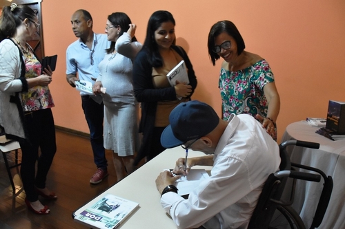 Escritor de Belo Vale lança livro em Congonhas