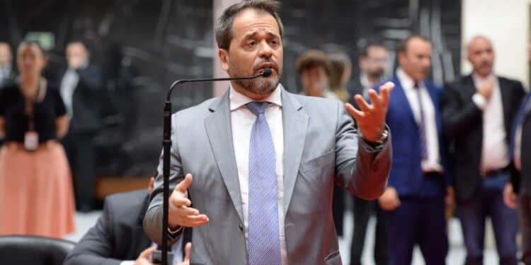 Educação tem olhar especial na trajetória parlamentar de Glaycon Franco