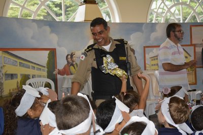 PM entrega Ovos de Páscoa para crianças