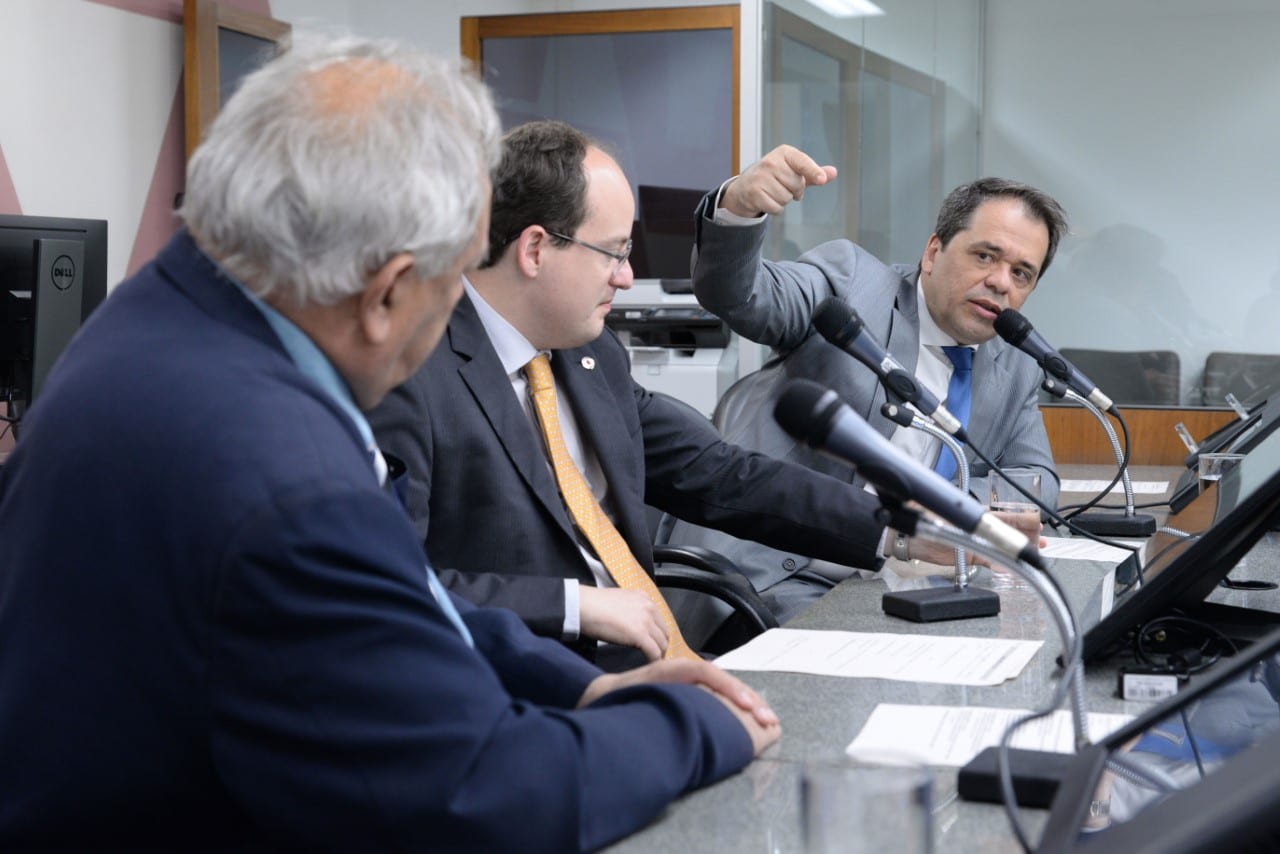 Projetos de Glaycon Franco em defesa do meio ambiente, crianças e juventude avançam na ALMG