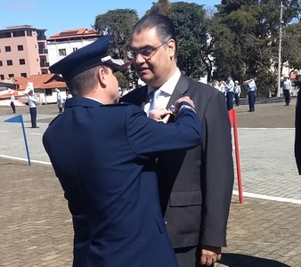 Lafayette de Andrada é agraciado com a medalha Mérito Santos Dumont