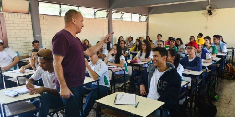 Matrícula para Ensino Médio em tempo integral vai até 06 de janeiro