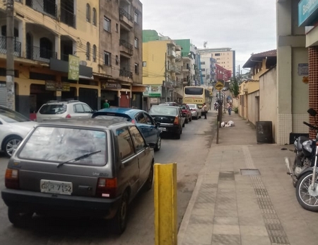 Carreta estraga e provoca desvio de  trânsito em Lafaiete