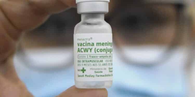 Vacina contra Meningite está disponível para pessoas de todas as idades