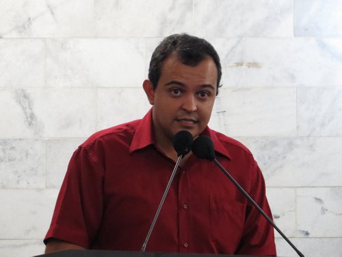 Pedidos de dinheiro para suposto projeto social intrigam vereador
