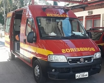 Bombeiros orientam mãe via telefone e salvam vida de bebê