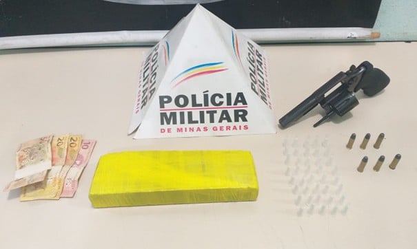 Suspeitos de tráfico são presos em Lafaiete com droga e carro furtado