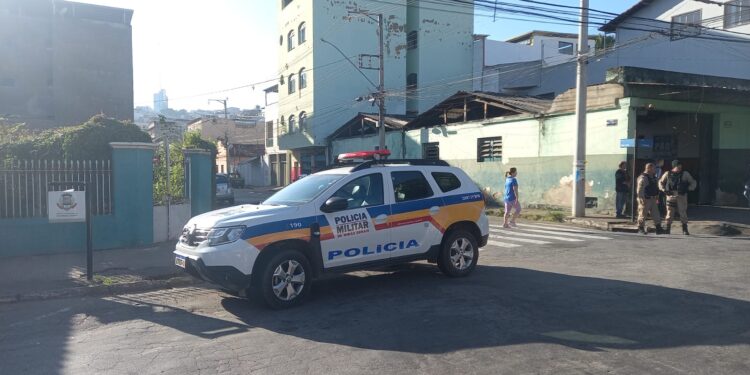 Bombeiros socorrem vítima de atropelamento em Lafaiete
