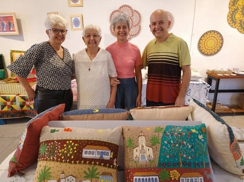 Coletivo familiar apresenta novas criações no Bazar Arte em Casa