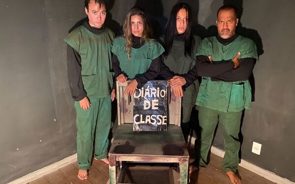 Hoje tem teatro com o espetáculo “Relatos de Professores” em Lafaiete