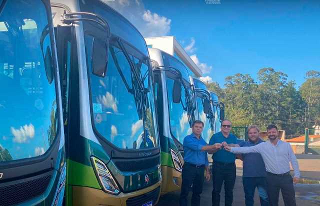 Com tarifa zero, Ouro Branco recebe cinco novos ônibus para transporte coletivo