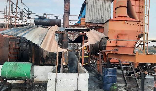 Incêndio em fábrica de asfalto provoca vazamento em bacia de contenção