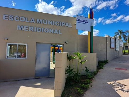Vale se pronuncia sobre queda de placa de teto da Escola Meridional