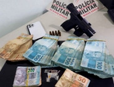 PM encontra carro clonado, arma e mais de 40 mil reais em apartamento de jovem
