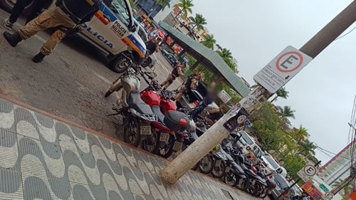 Abordagem policial chama atenção no centro de Lafaiete