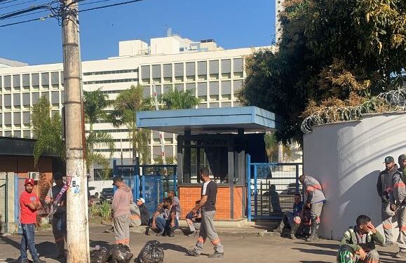 Trabalhadores de terceirizada da Cemig cobram salário atrasado