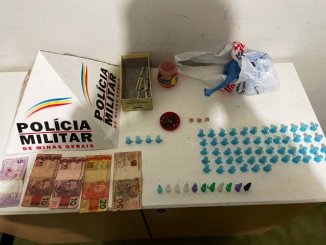 Jovem é preso e menor apreendido por suspeita de tráfico de drogas
