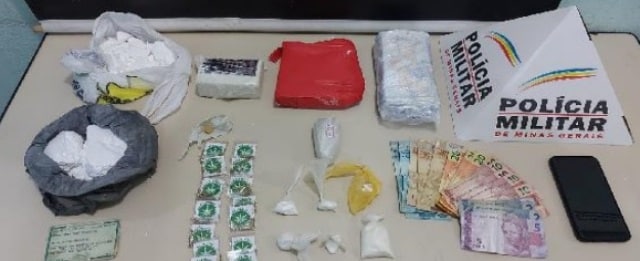 PM aprende cocaína, crack e skunk e prende suspeito de tráfico