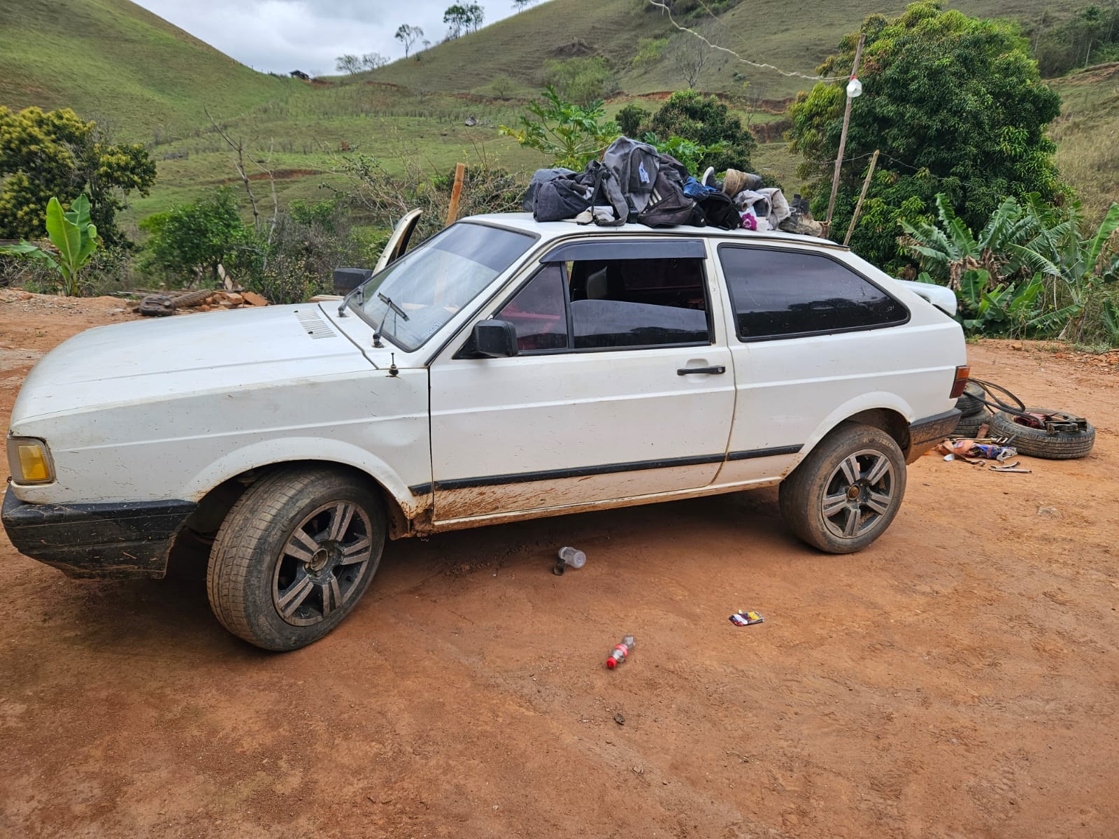 Casal é usado como proteção para bandidos durante furto de trator