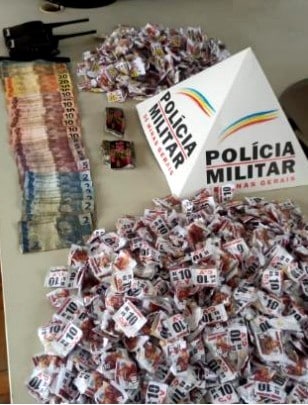 PM apreende mais de 1000 pedras de crack e prende suspeito de tráfico