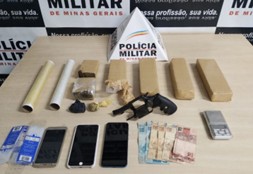 PM encontra arma, foragido da justiça, carro clonado e  droga em festa