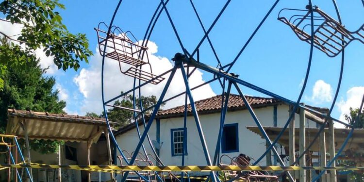 Mulher cai de roda gigante, sofre parada cardíaca e morre