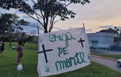 Moradores do Jardim Europa protestam no trevo do Paulo VI e pedem trincheira