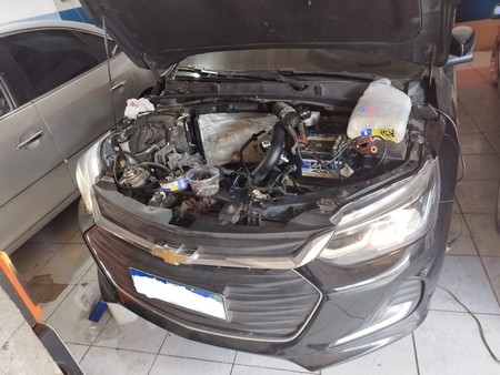 PM localiza em oficina carro que era clonado