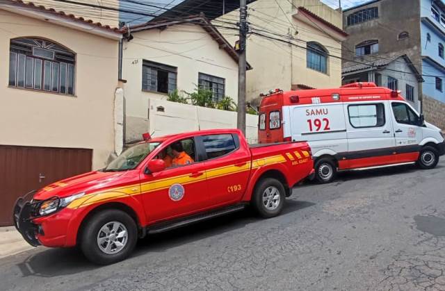 Por telefone, bombeira orienta familiares a salvar idosa engasgada