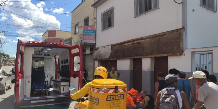 Marquise desaba e atinge mulher